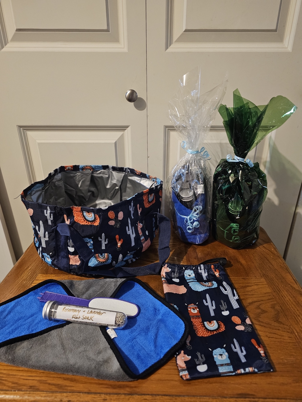Navy Llama Patterned Deluxe Spa Gift Set Portable Foot Soak Set
